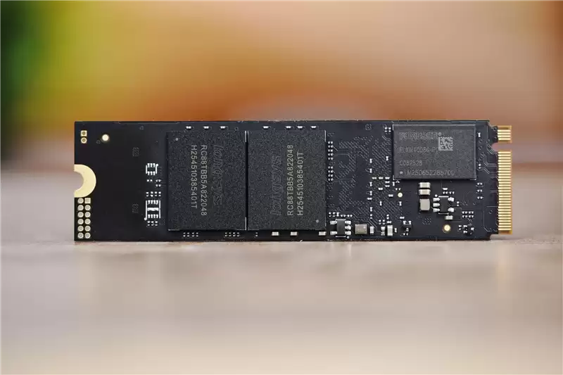 AI PC最强存储搭档!雷克沙NM1090 PRO 8TB固态评测:14400MB/s满速不缩水