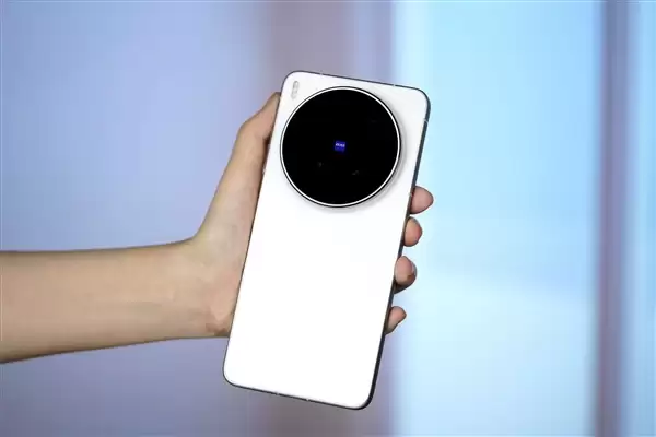 全球第三!vivo X300 Ultra DXO影像得分170:人像拍摄出色 领先iPhone 17 Pro