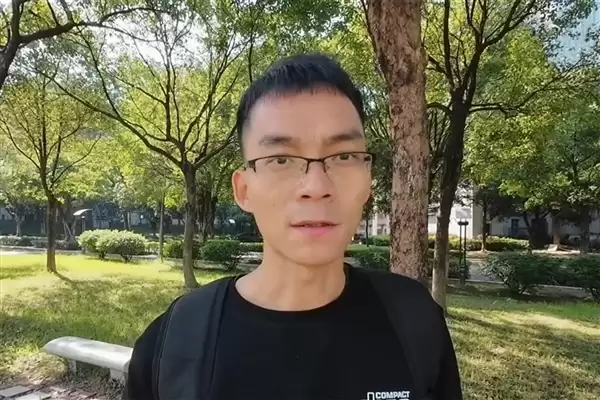 曾参加高考16次!唐尚珺回应已年入百万:这个说法太夸张了