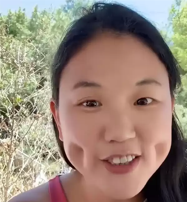 女子酒窝大被网友质疑是AI特效 本人:是真的 一直都被人说大