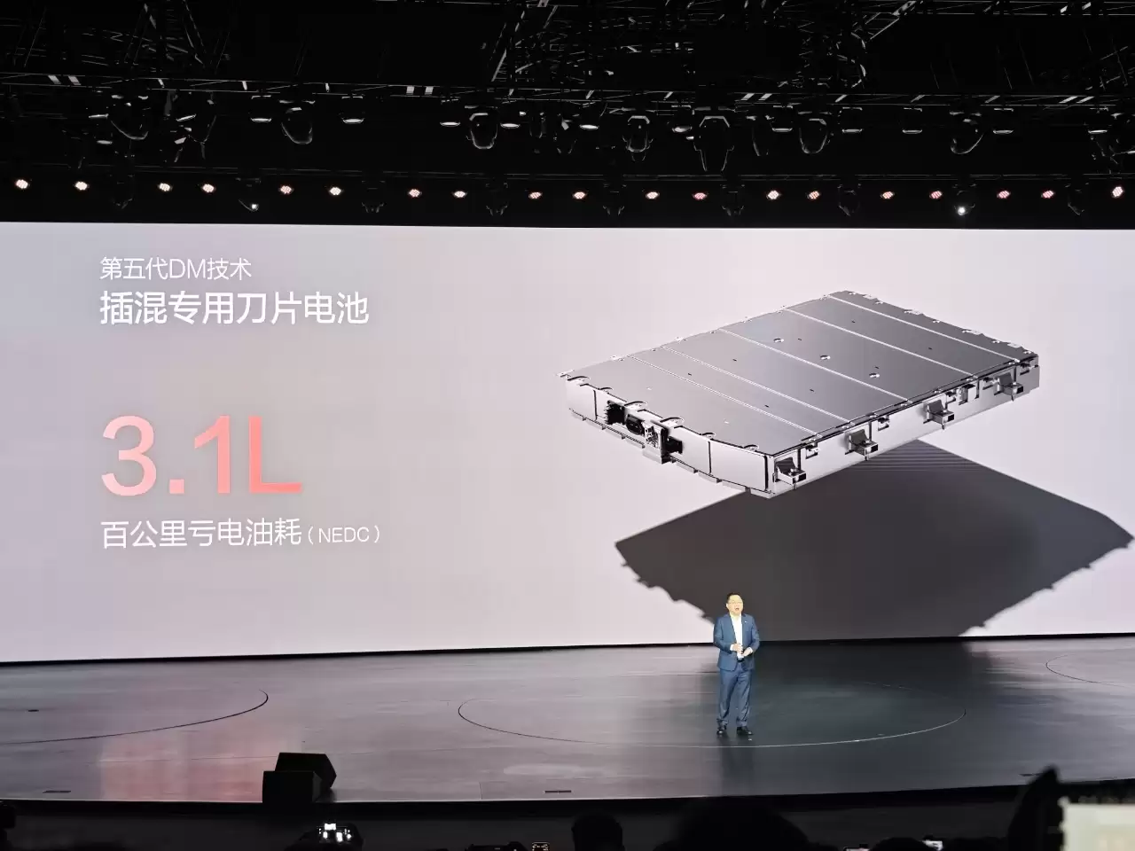 比亚迪海狮05“双狮”上市:EV版全系搭载闪充技术,起售价9.79万元