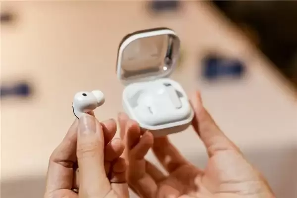让通勤成为享受 夏日出行必备三星Galaxy Buds4系列