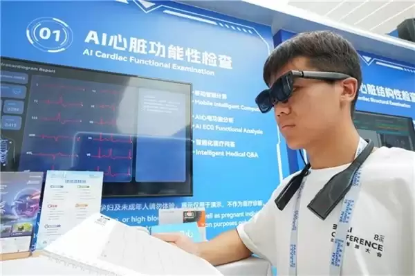 让传统纸质心电图“活”起来!VITURE携手智源研究院发布全新XR AI 数字医疗应用