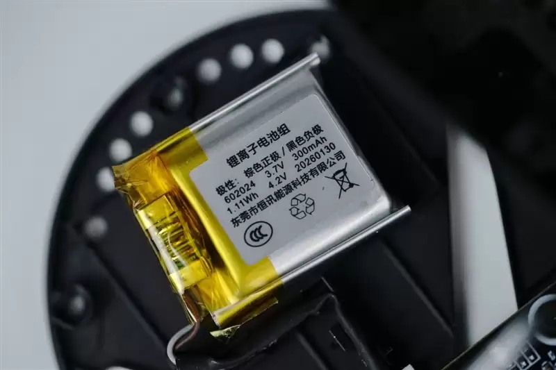 原相3950+Nordic 54L5旗舰组合!微星X7M无线鼠标评测:超轻48g 中小手玩家新选择