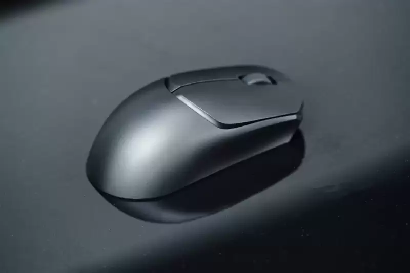 原相3950+Nordic 54L5旗舰组合!微星X7M无线鼠标评测:超轻48g 中小手玩家新选择
