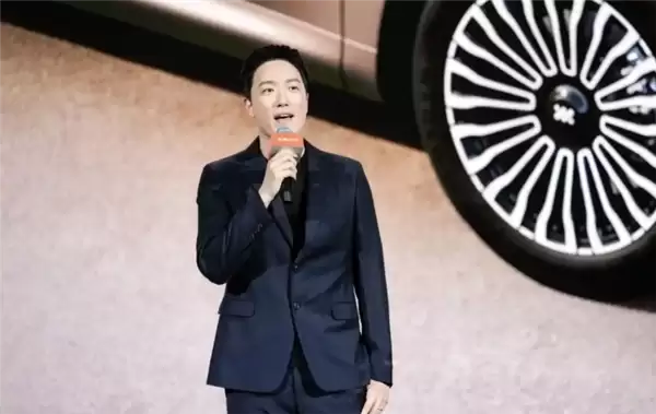 亚洲飞人刘翔现身智己LS8发布会 久违露面风采不减当年 盛赞智己LS8远超更贵油车 