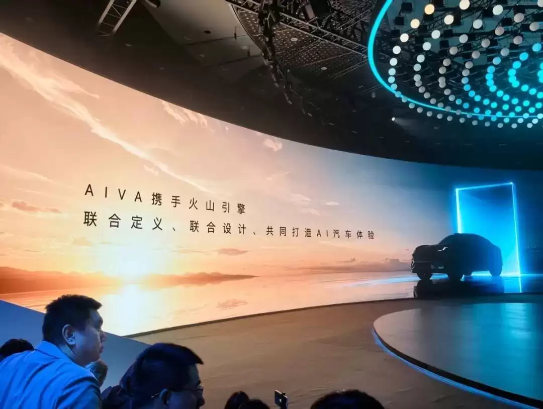 AI“投胎”物理世界,第一志愿选了AI汽车