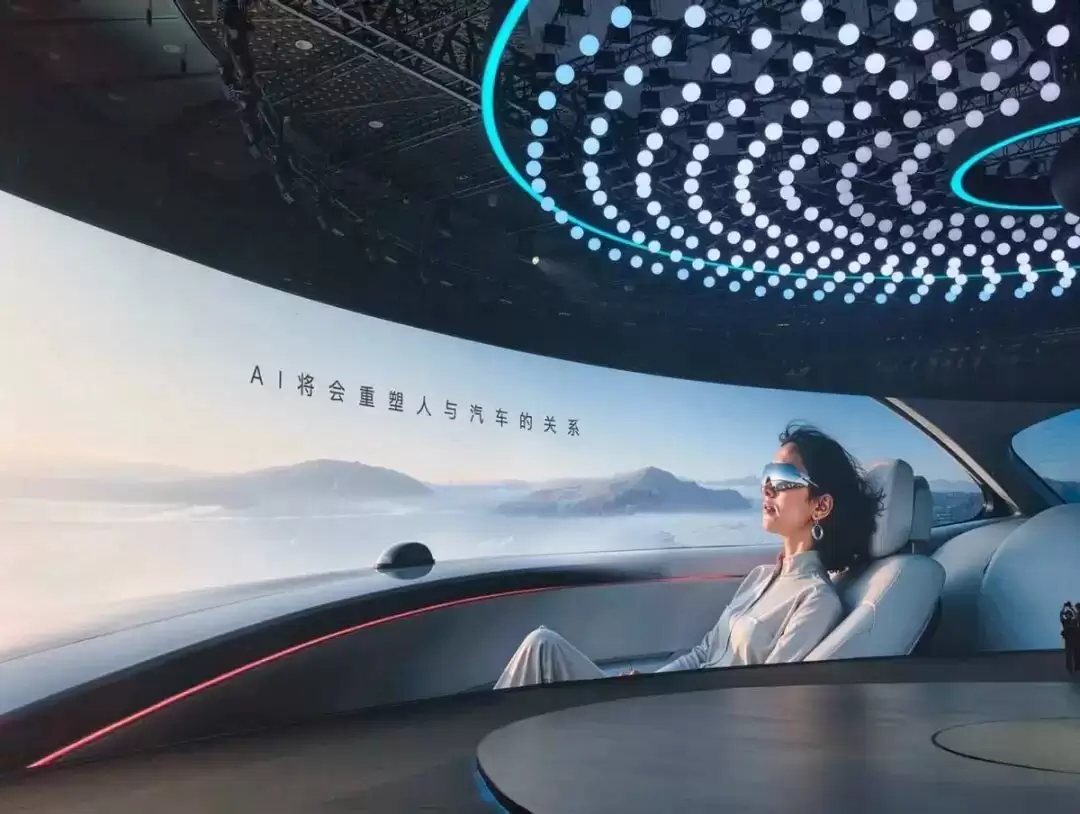 AI“投胎”物理世界,第一志愿选了AI汽车