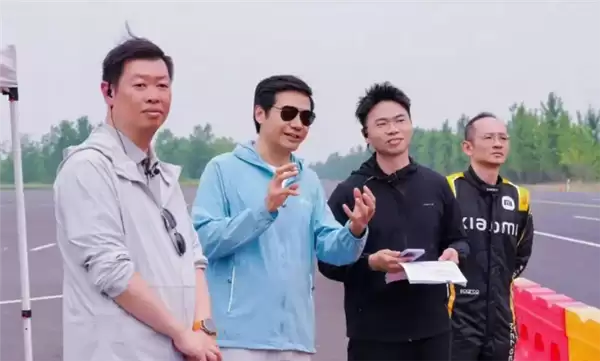 全程无翻车!小米YU7直播通关全部测试:连续50次急刹无衰减
