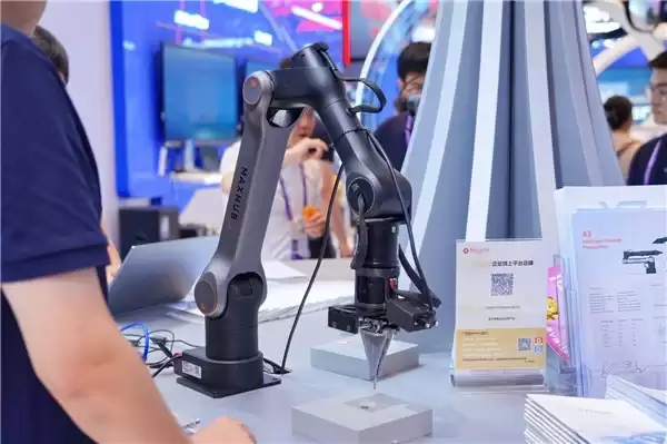 机械臂可语音控制、兼容开源算法,视源股份“全生态兼容”机器人方案引中外客商关注