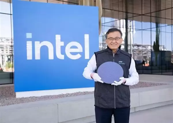股价一年三倍 x86巨头Intel走出泥潭：AI与先进工艺起飞