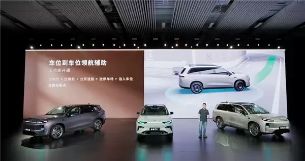 高端豪华配置下放到20万以内!全新零跑C10/C16上市:12.58万起