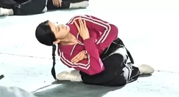 《主角》女演员卧鱼挑战引全网跟风 医生提醒:当心韧带撕裂