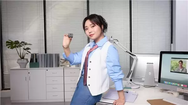 599 元!全新寻影 Meet Flip 亮相,翻折式 4K AI 会议摄像头震撼登场