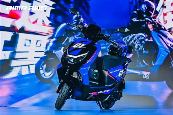 年轻人的第一台性能电摩!爱玛黑翼品牌发布 S360/S790同步登场