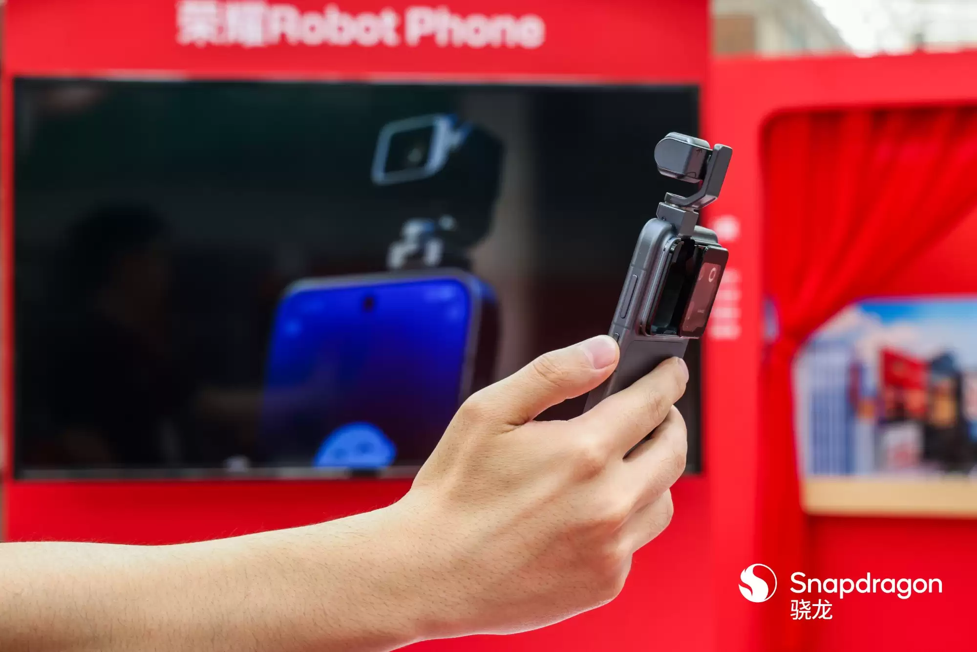 荣耀Robot Phone真机高清多图来袭！预计将于26年Q3上市