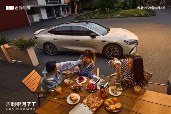 吉利纯电C级运动轿车 银河TT官图发布:大前备箱+多色车漆