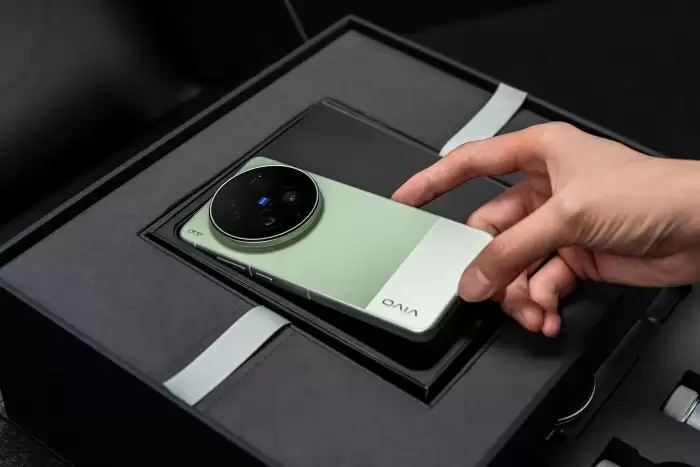 OPPO、vivo万元档影像旗舰排期曝光:明年3-4月见,影像路线各走极端