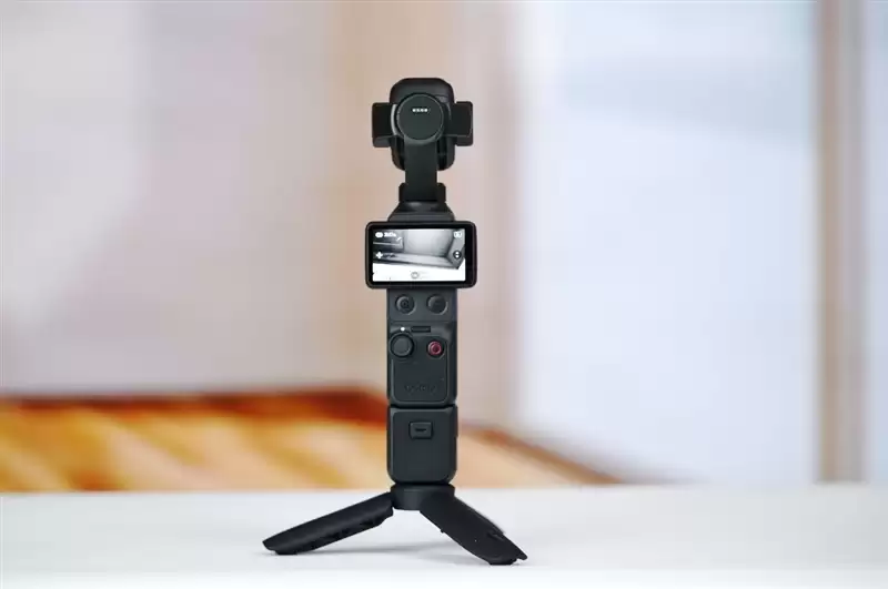 三倍双摄加持 + D-Log 2 曲线!大疆DJI OSMO Pocket 4P全面评测:补齐短板,化身口袋电影机