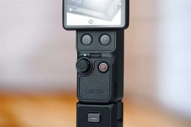 三倍双摄加持 + D-Log 2 曲线!大疆DJI OSMO Pocket 4P全面评测:补齐短板,化身口袋电影机
