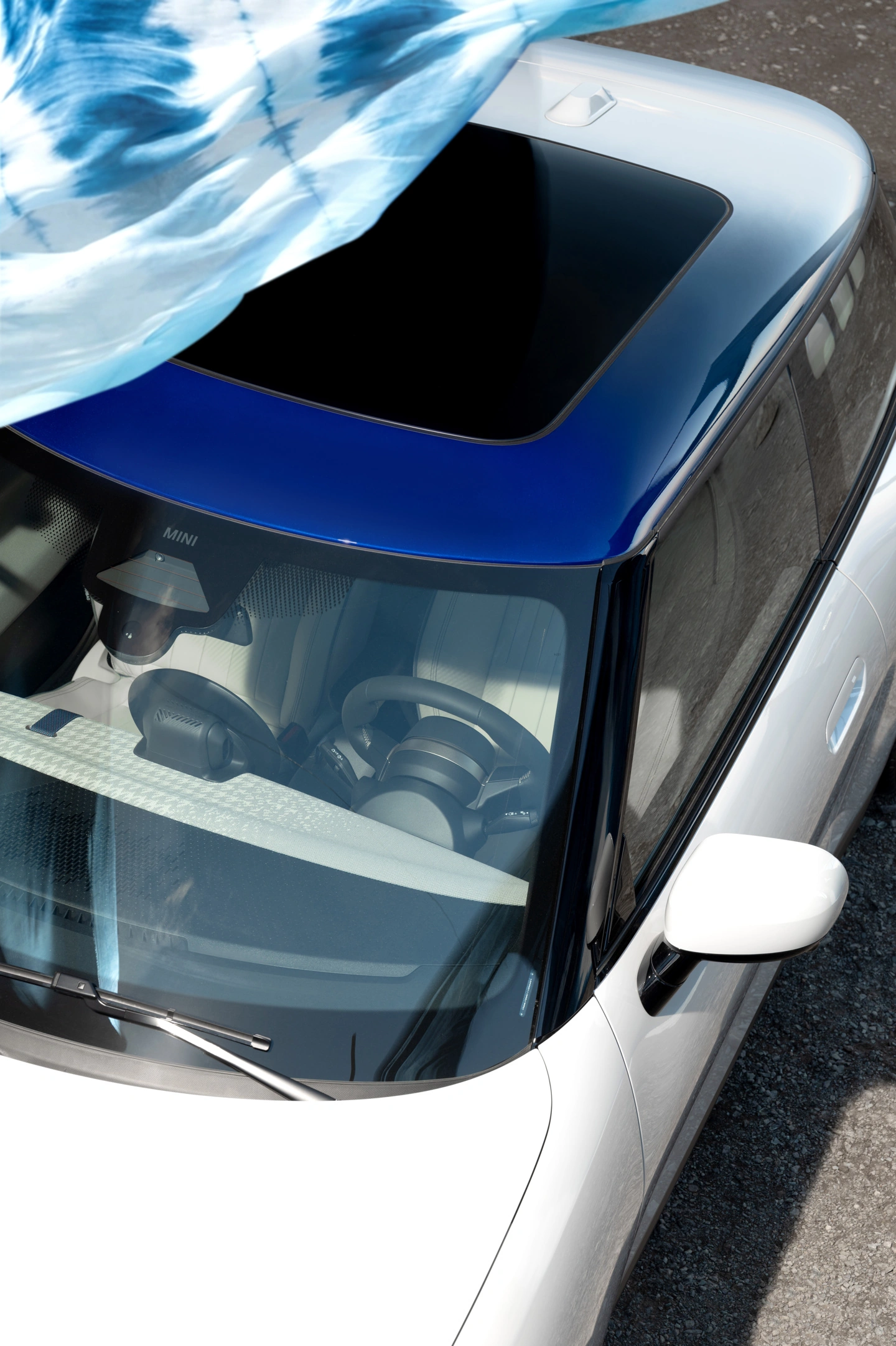 电动 MINI COOPER 推出即兴蓝调限定配色，售 20.88 万元起