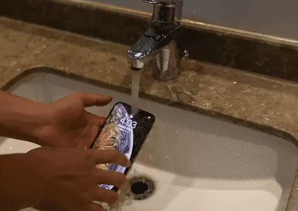 iPhone 11 Pro 抗水性能再次提升,进水后不会提供保修 iPhone 11 Pro 抗水性能再次提升,进水后不会提供保修