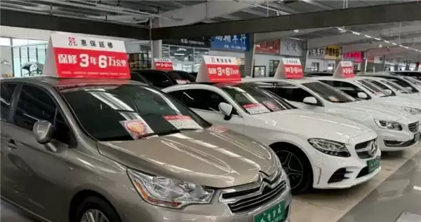 保时捷15万、宾利26.8万!豪车跳水致二手车大降价 大批车商跑路
