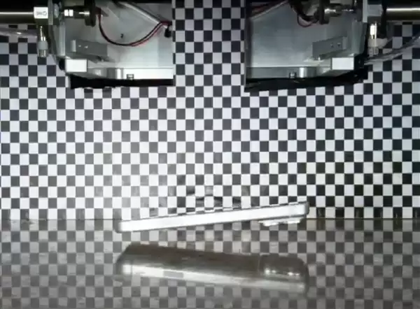 iPhone 18 Pro Max真机首次泄露:横向大矩阵镜组+全新深空灰配色