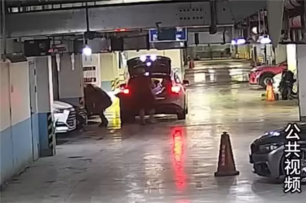 活久见!百万豪车停地库被3人“蚂蚁搬家”式拆解倒卖