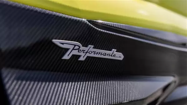 4.0T双涡轮V8插混动力!兰博基尼Urus SE Performante官图发布