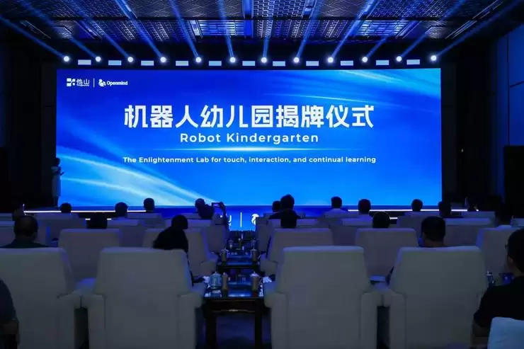 他山科技联合图灵奖得主萨顿共建“机器人幼儿园”,具身智能从“模仿时代”迈向“经验时代”
