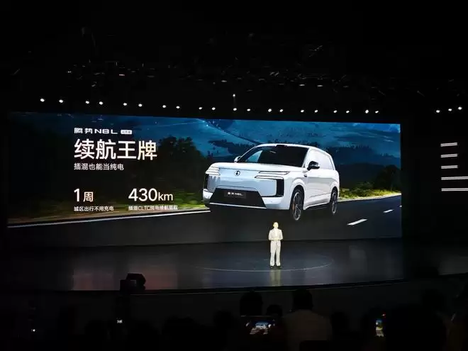 28.99万起!放弃理想选它?这台5.2米巨无霸,转弯竟比轿车还溜