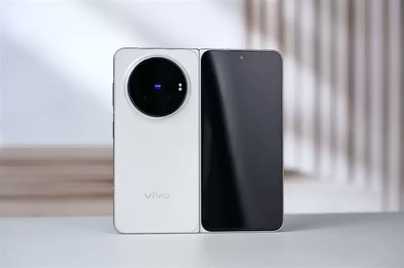 超强小V单同款影像系统 vivo X Fold6手机全面评测:一款用出了电脑味儿的大折屏