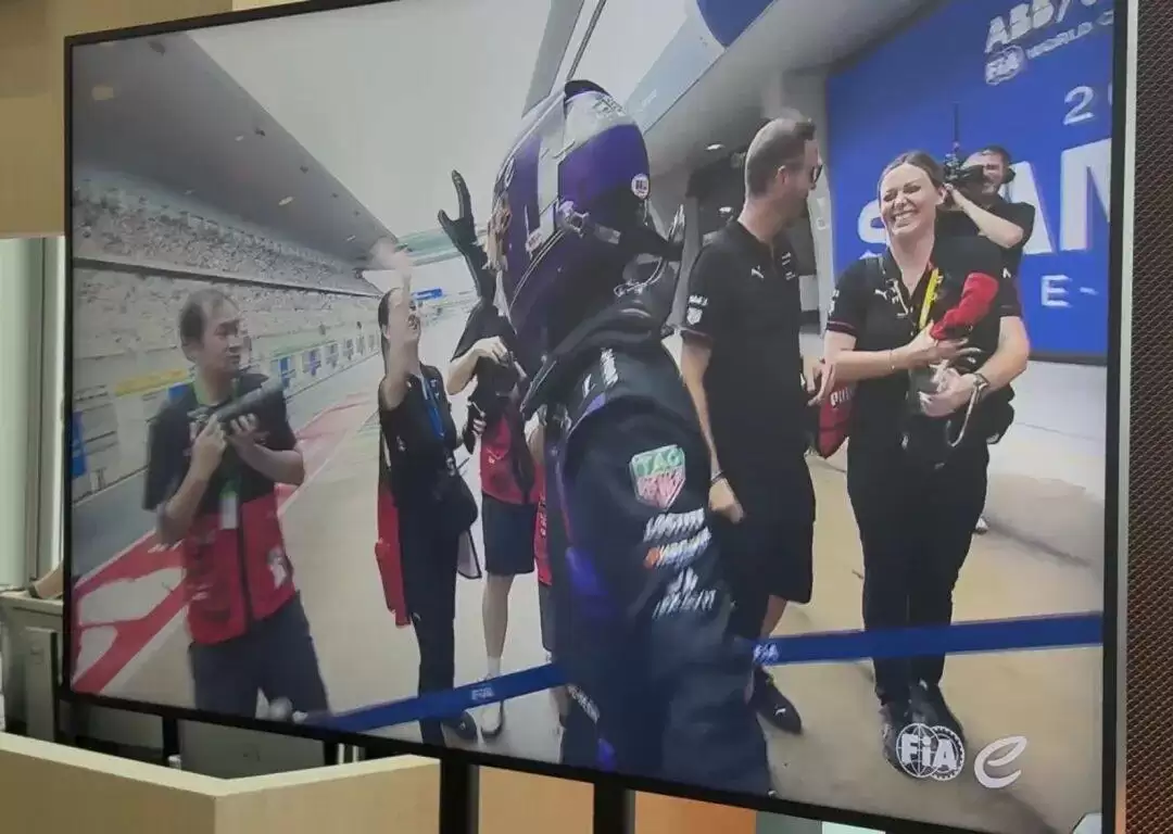 真·QQ飞车！「电动版F1」上海开赛，Gemini在线解说