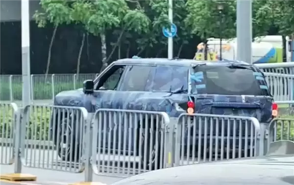 首搭双联屏!方程豹钛9内饰谍照曝光:将于下半年发布