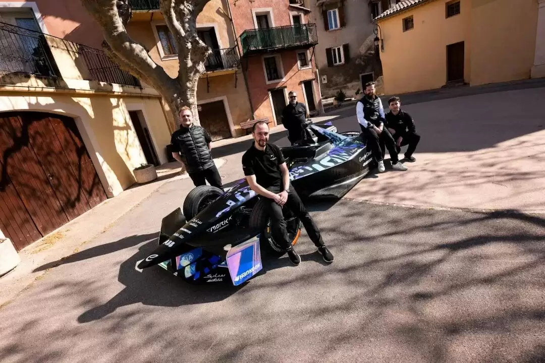 真·QQ飞车！「电动版F1」上海开赛，Gemini在线解说