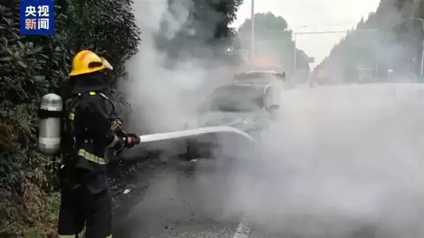 行驶中突然起火！夏季车辆自燃频发：这5件事千万别做