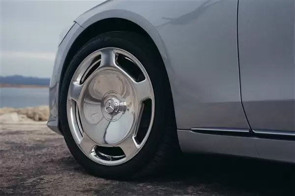 超豪华插电混动轿车 迈巴赫S 580 e官图发布:老钱风浓郁