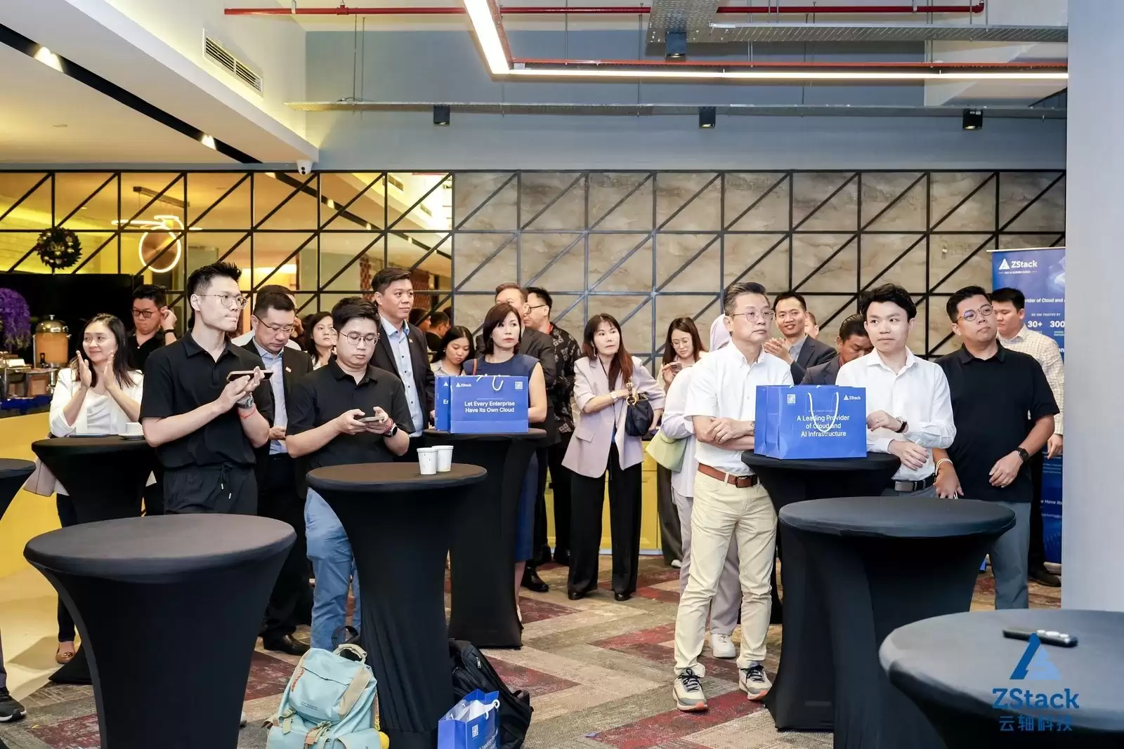 璀璨新程|ZStack马来西亚正式启航:以吉隆坡为支点,共赴AI原生未来