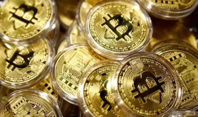 比特币价格走势与融资利率分析