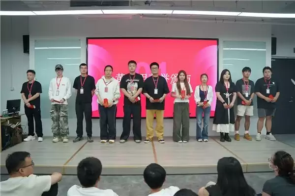 专业人才筑牢服务基底,火蝠电商举办6月优秀员工表彰大会