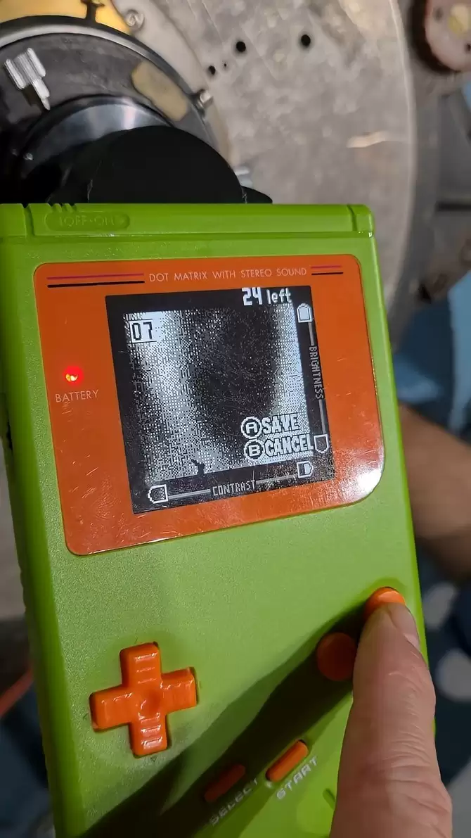 高玩整大活！使用GB掌机的口袋相机拍摄现实木星景象
