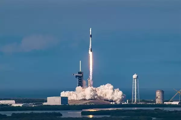 SpaceX正式纳入纳斯达克100指数 市值已蒸发8千亿美元