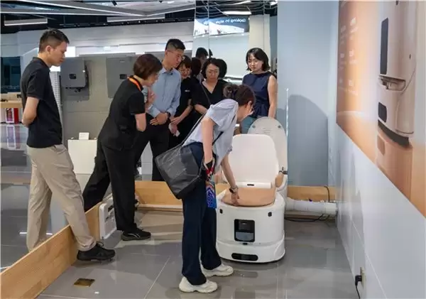 中国残疾人辅助器具中心领导一行莅临拓邦股份,调研科技助残创新成果