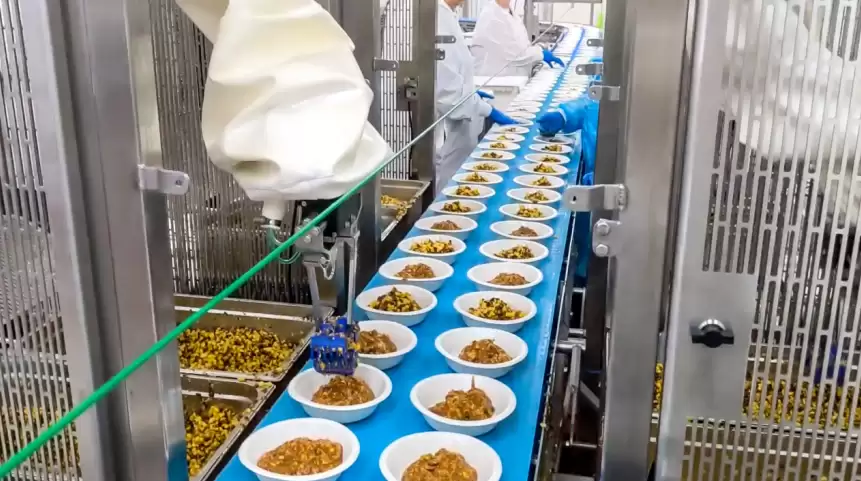 可精确配比食材、酱料,美国初创公司 Chef Robotics 用 AI 包装“预制菜”