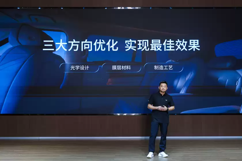 小鹏GX联合福耀玻璃攻克玻璃行业难题,业内最强AI调光隐私玻璃实现量产落地 小鹏GX联合福耀玻璃攻克玻璃行业难题,业内最强AI调光隐私玻璃实现量产落地
