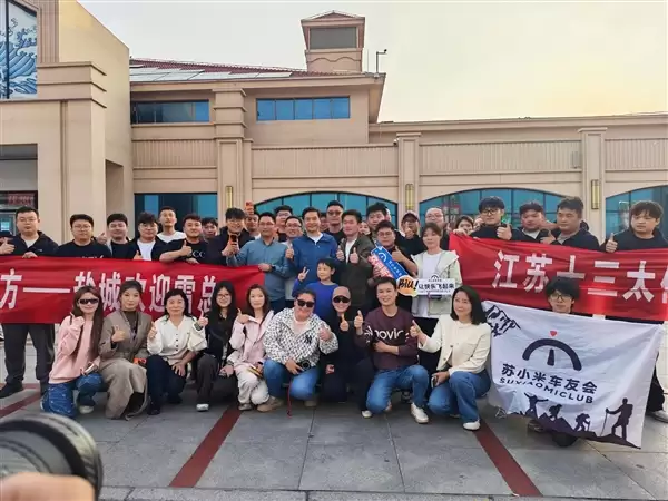 米粉欢迎雷军被造谣维权堵在车内!徐洁云:绝不会放任这种恶劣行径