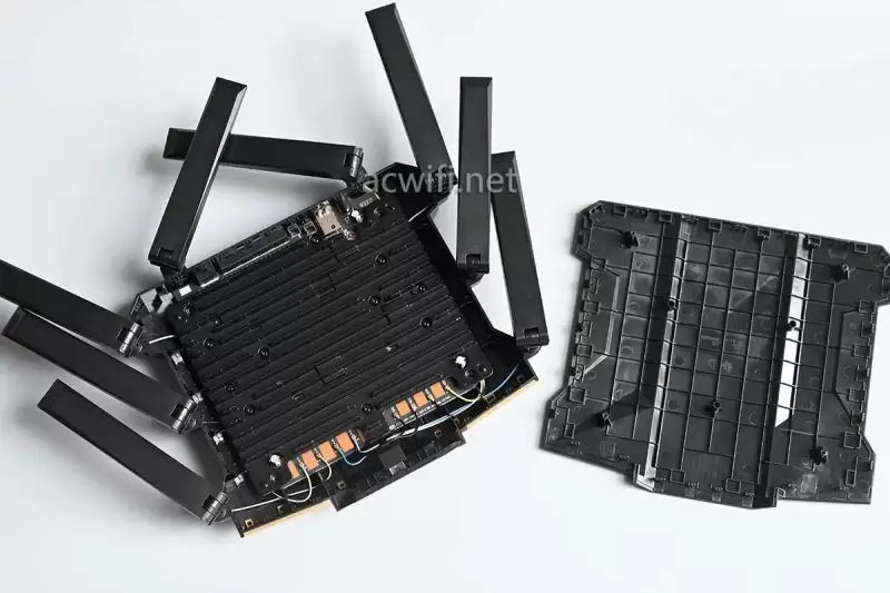 中兴问天BE7200Pro+路由器新旧两个版本有什么区别? 两版拆机对比