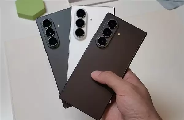 安卓首款阔折叠 三星Galaxy Z Fold8系列上手体验