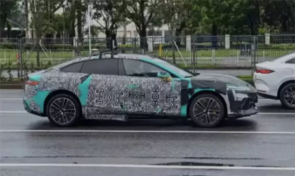 科技豪华智能轿车！比亚迪腾势Z9S路试实车曝光：轴距超3米